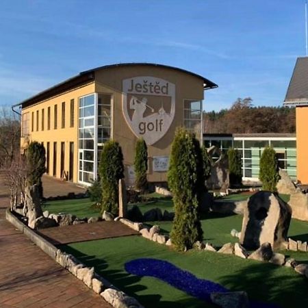 Jested Golf Restaurace A Penzion Svetla pod Jestedem Екстер'єр фото