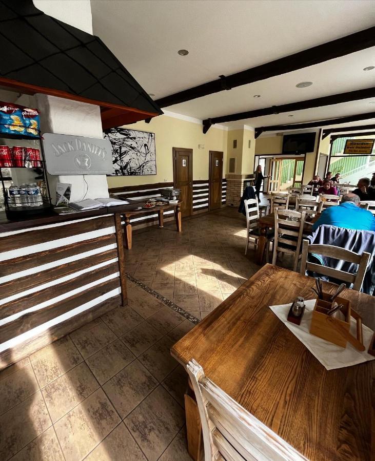 Jested Golf Restaurace A Penzion Svetla pod Jestedem Екстер'єр фото