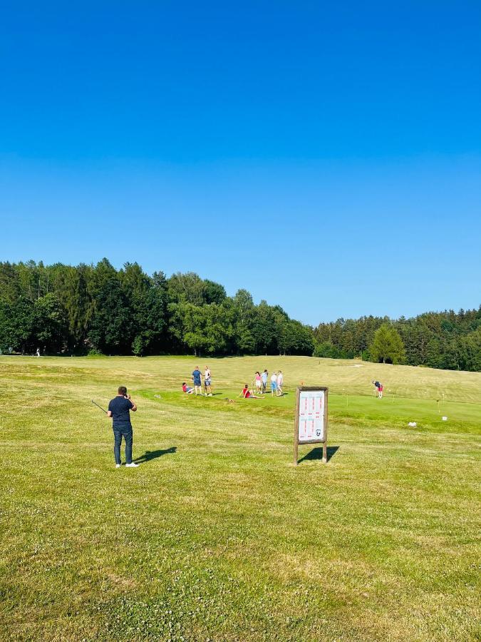 Jested Golf Restaurace A Penzion Svetla pod Jestedem Екстер'єр фото