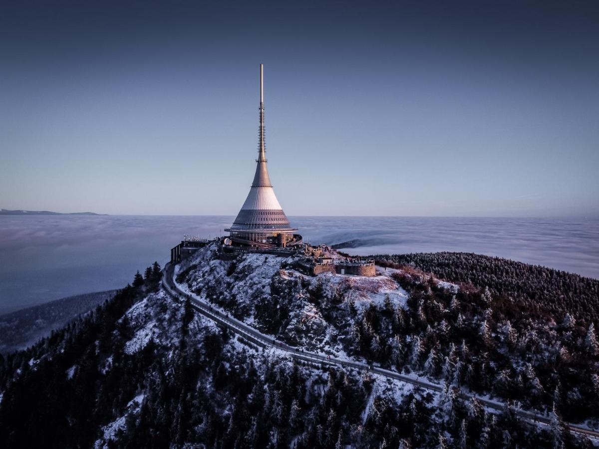 Jested Golf Restaurace A Penzion Svetla pod Jestedem Екстер'єр фото